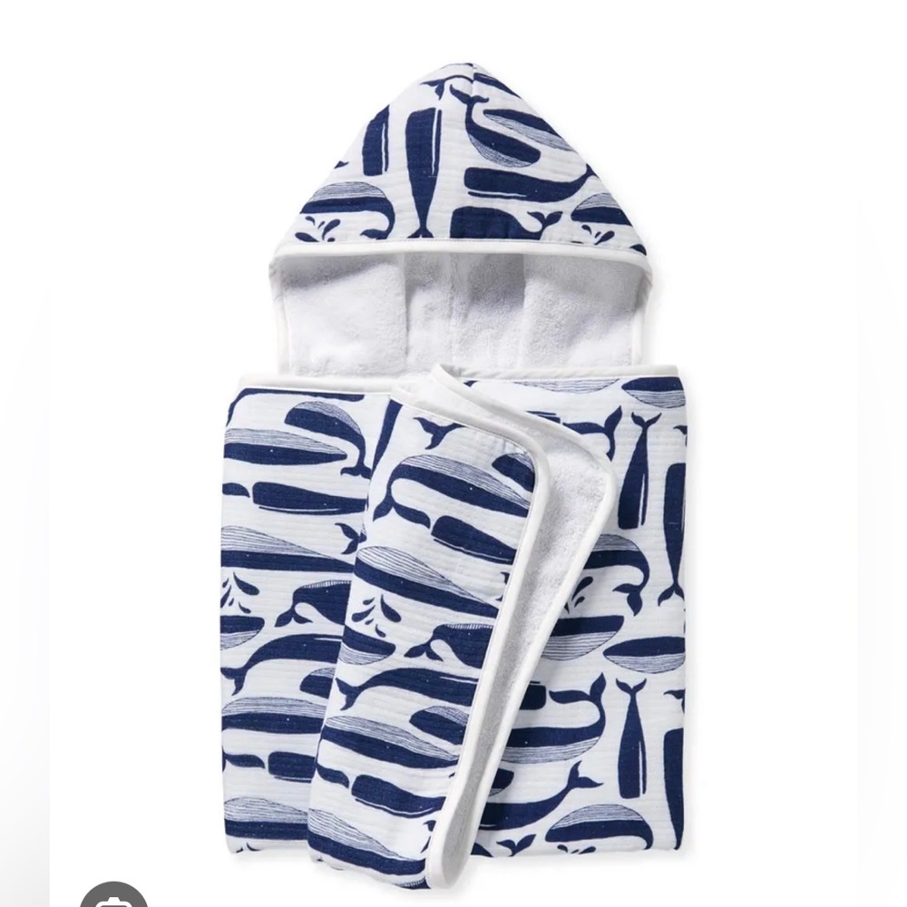 Serena & Lily- Melville baby towel and wash cloths (navy whale) NWT